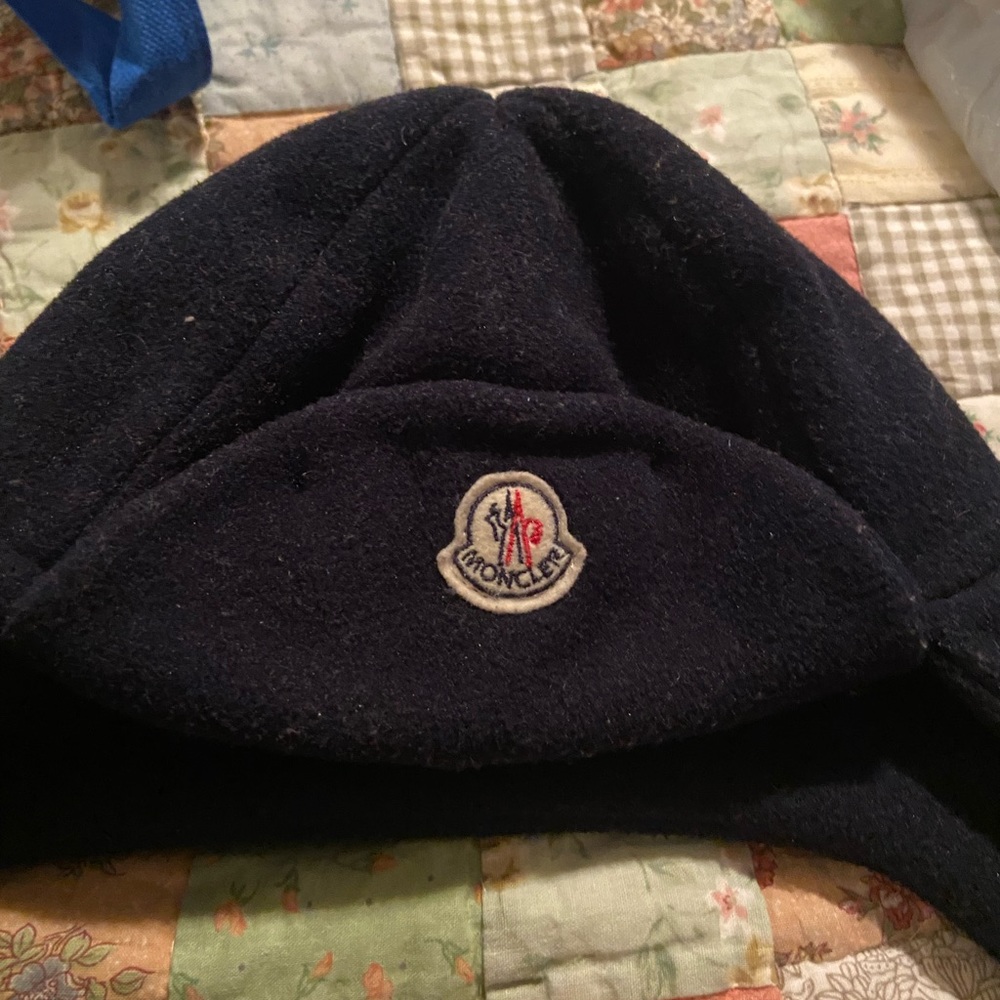 Moncler fleece baby hat